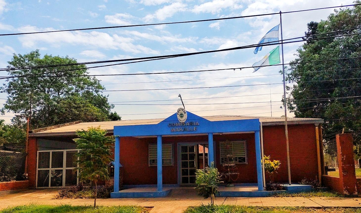 Dos jóvenes detenidos por distintas causas en Makallé