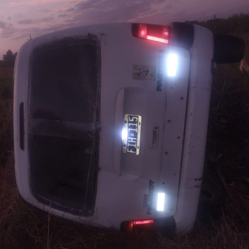 Accidente en Ruta 16: Un automóvil colisionó con un equino y dejó dos heridos graves