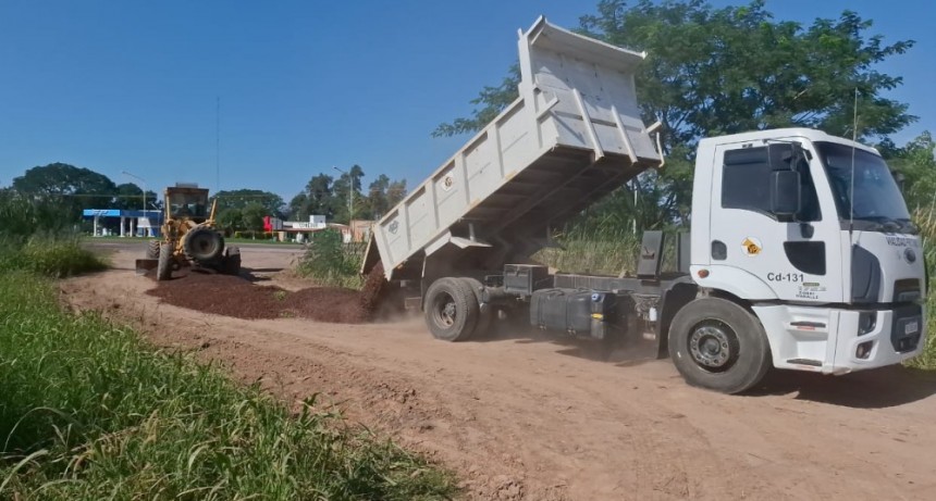 Comenzaron los trabajos de enripiado en caminos vecinales hacia escuelas rurales de Makallé