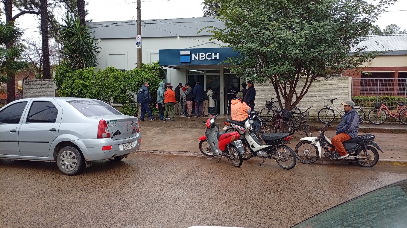 Indignación de una clienta en la sucursal de Makallé del Nuevo Banco del Chaco