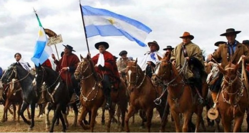 Tránsito controlado por la Cabalgata de la Fe en Ruta provincial 4 con intersección de Ruta Nacional 16 y provincial 9