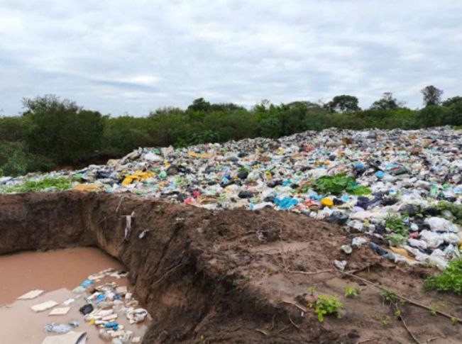 La Justicia ordenó clausurar el basurero municipal de La Verde y declaró al Río Negro como “sujeto de derechos”